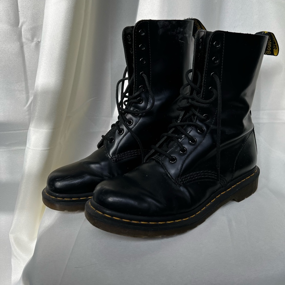 Black Dr Martins 1490